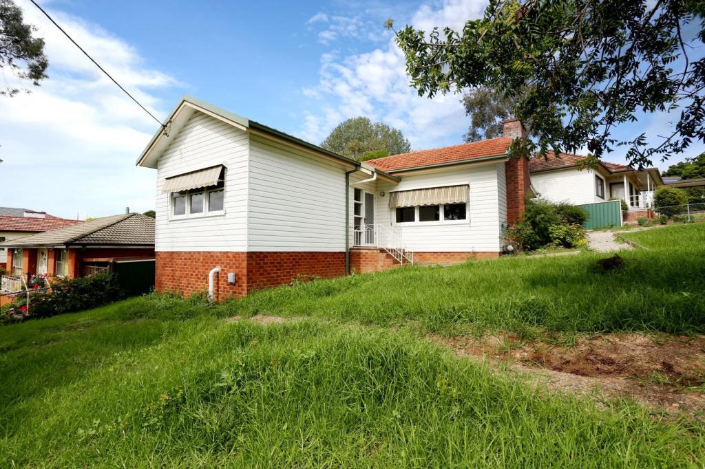 2 Rosalind Cres, Campbelltown, NSW 2560