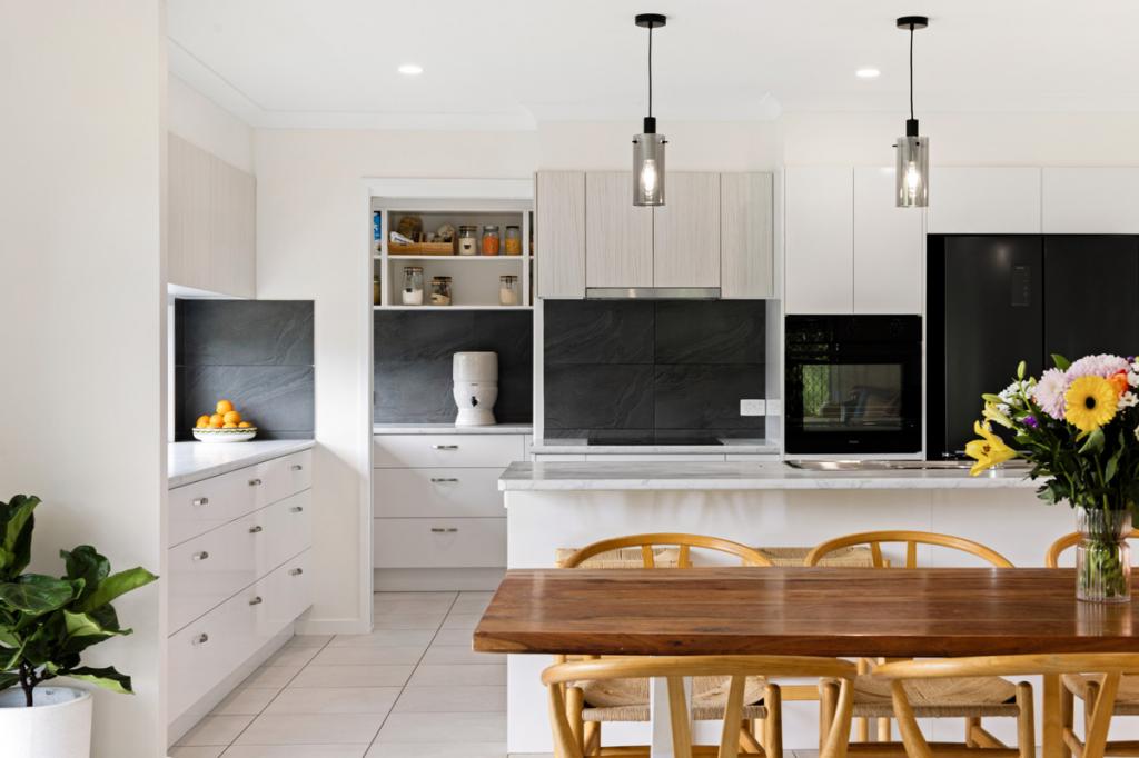 31 Bowerbird Ave, Burnside, QLD 4560