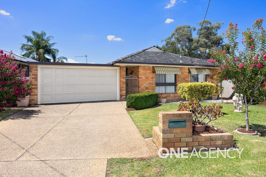 37 WALANA CRES, KOORINGAL, NSW 2650