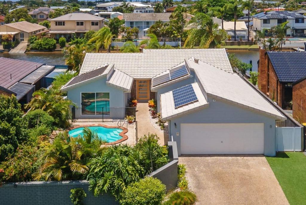 15 Seabreeze St, Paradise Point, QLD 4216