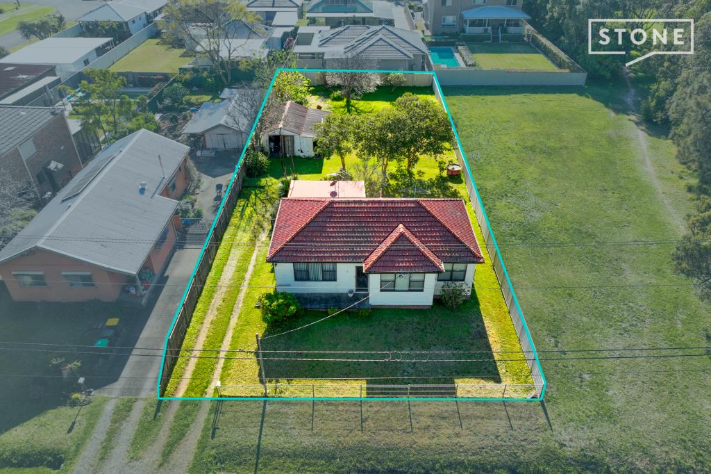 8 CHARLES ST, WARNERS BAY, NSW 2282