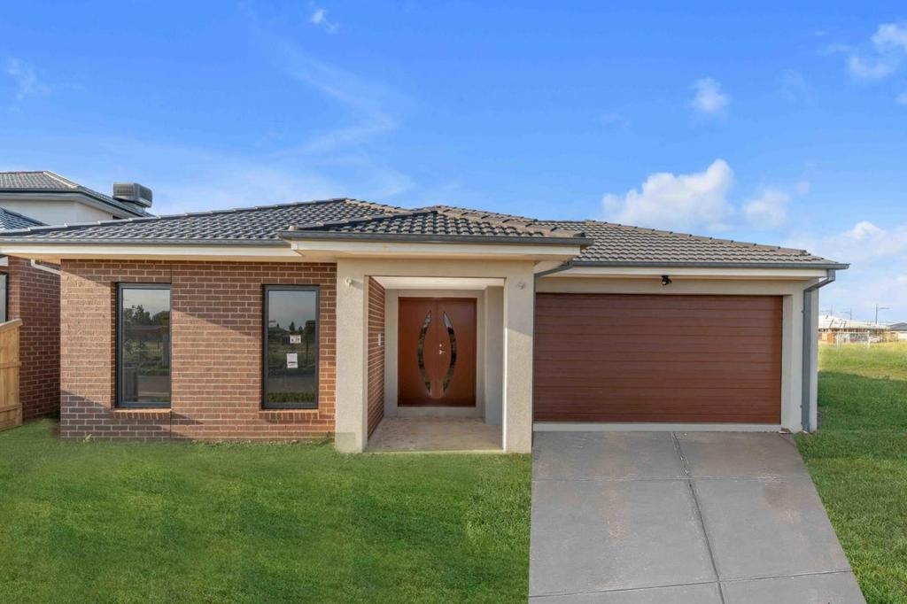 2/102 Renaissance Dr, Strathtulloh, VIC 3338