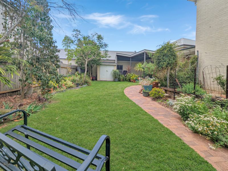 33 Broughton Ave, Tullimbar, NSW 2527