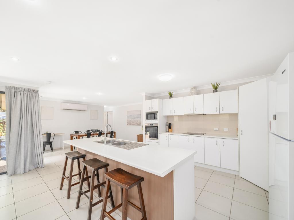 20 Rushcutters Ct, Sandstone Point, QLD 4511