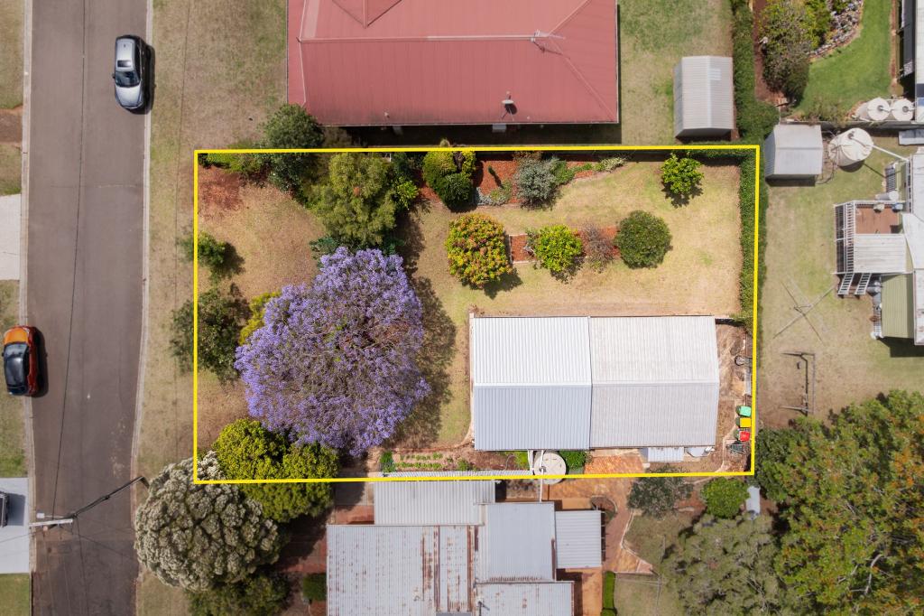 10 Leahy St, Rockville, QLD 4350