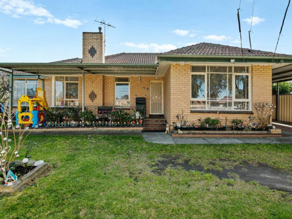 7 CLAPHAM AVE, SPRINGVALE, VIC 3171