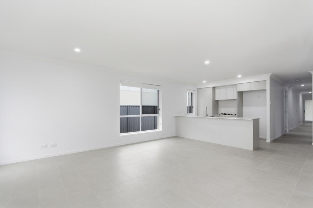 8 Pepperberry Pde, Thrumster, NSW 2444