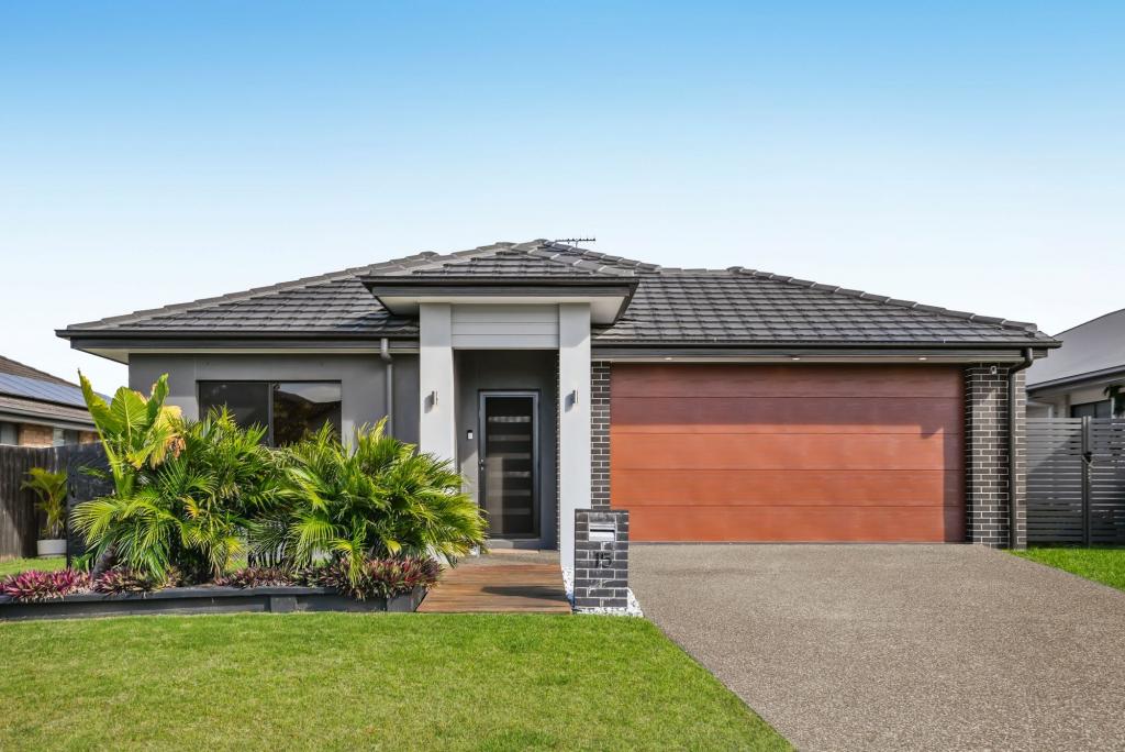 15 Woodfern Dr, Upper Caboolture, QLD 4510