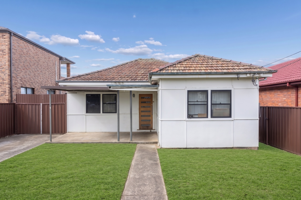 4 Lancaster Ave, Punchbowl, NSW 2196