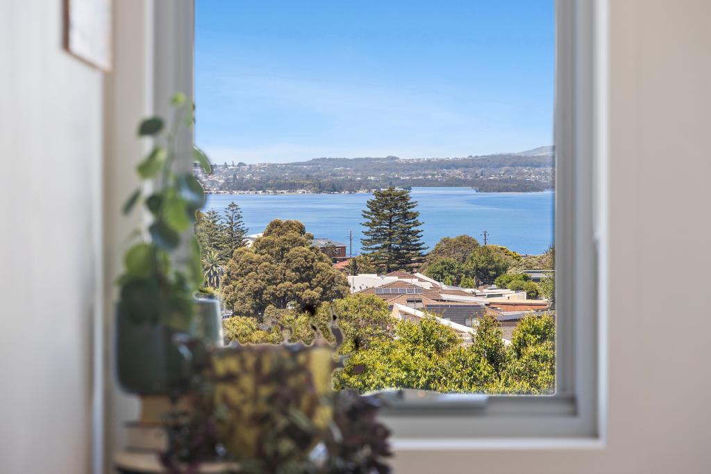 22 Backhouse Rd, Lake Heights, NSW 2502