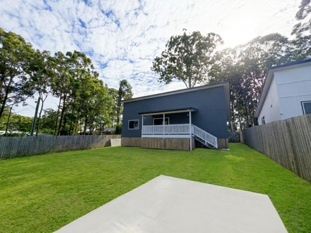 27 DEMPSEY ST, RUSSELL ISLAND, QLD 4184