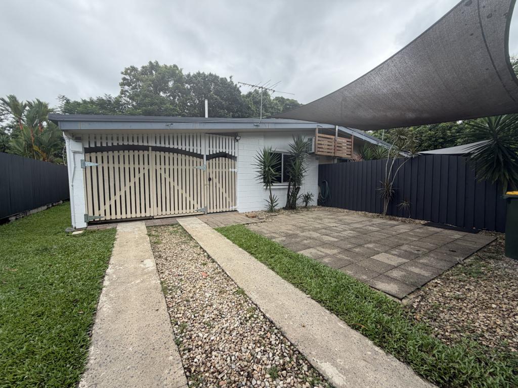 2/107 Upper Richardson St, Whitfield, QLD 4870