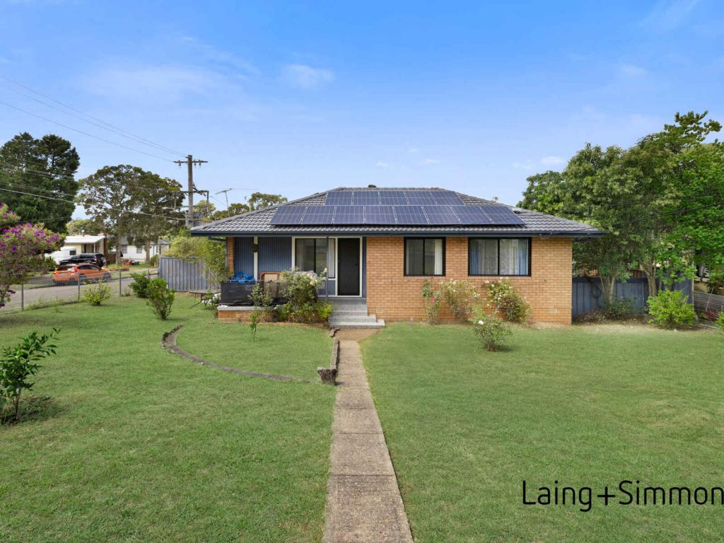 17 Lucena Cres, Lethbridge Park, NSW 2770