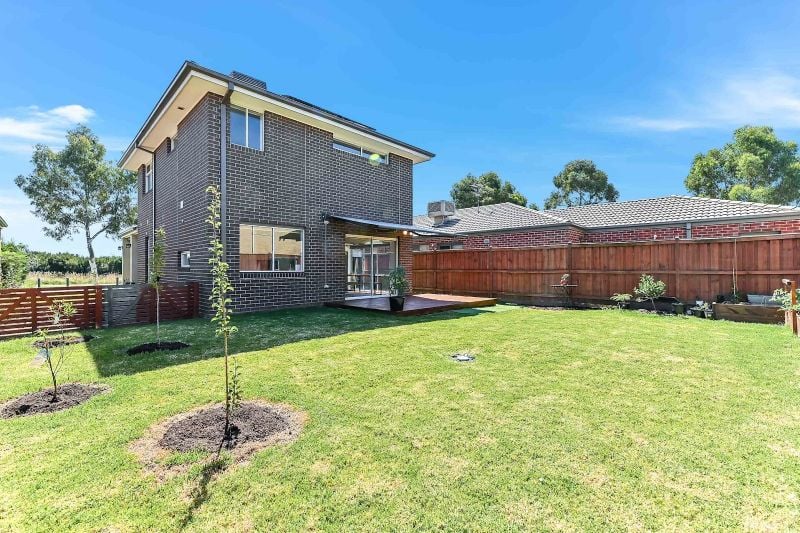 24 LEMONGROVE WAY, BERWICK, VIC 3806