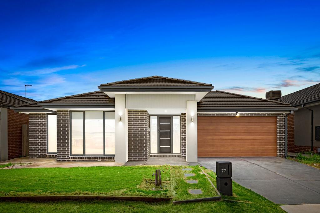 77 Spearmint Bvd, Manor Lakes, VIC 3024