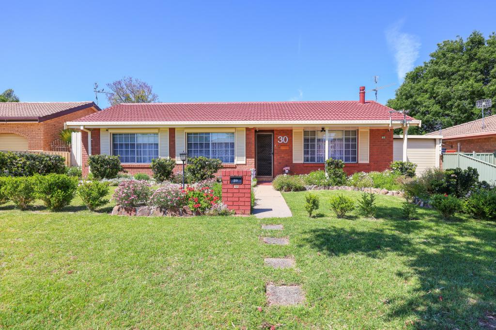 30 Maxwell St, West Tamworth, NSW 2340