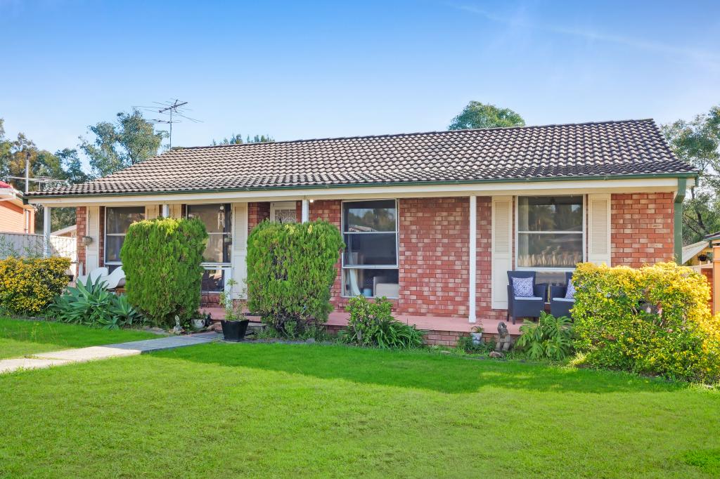 8 Dee Why Pl, Woodbine, NSW 2560