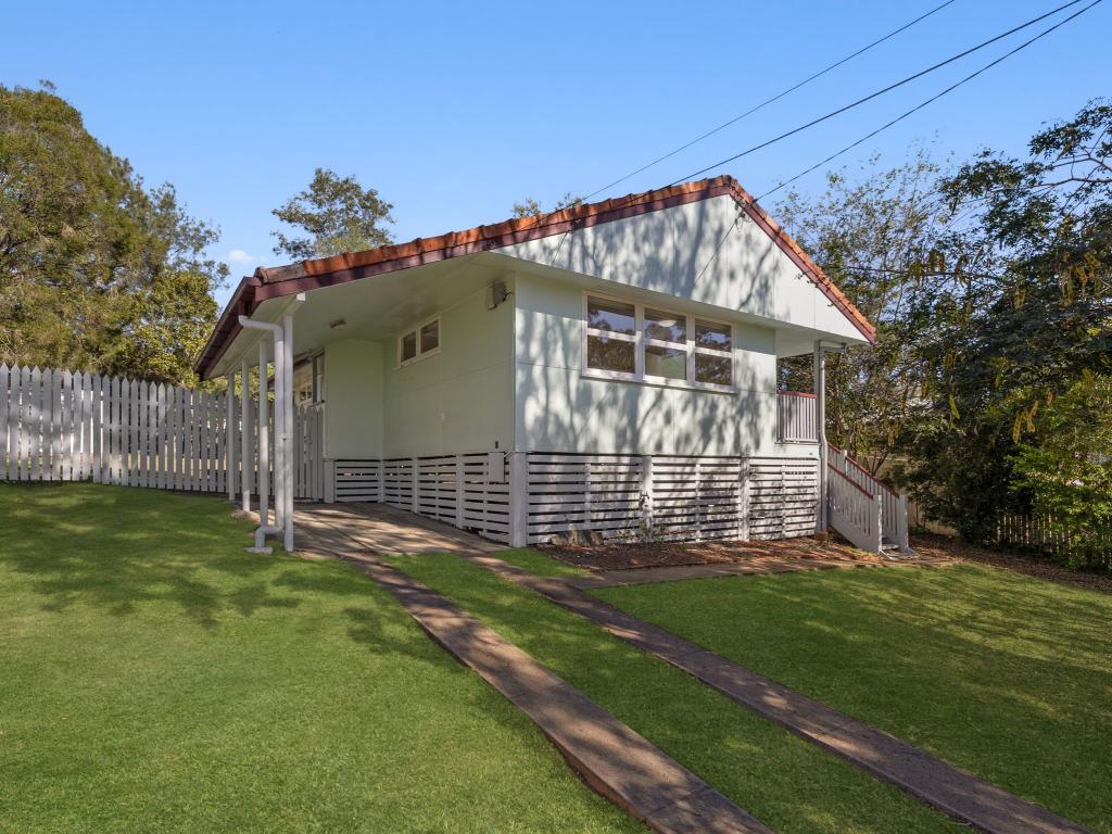 32 Flinders Dr, Leichhardt, QLD 4305