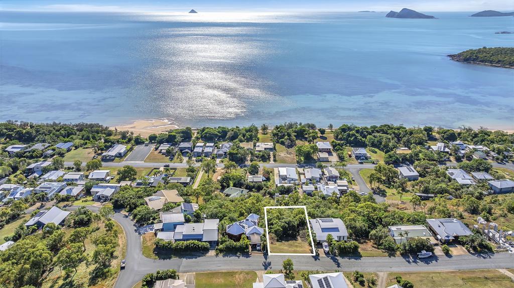 5 Blackcurrant Dr, Hideaway Bay, QLD 4800
