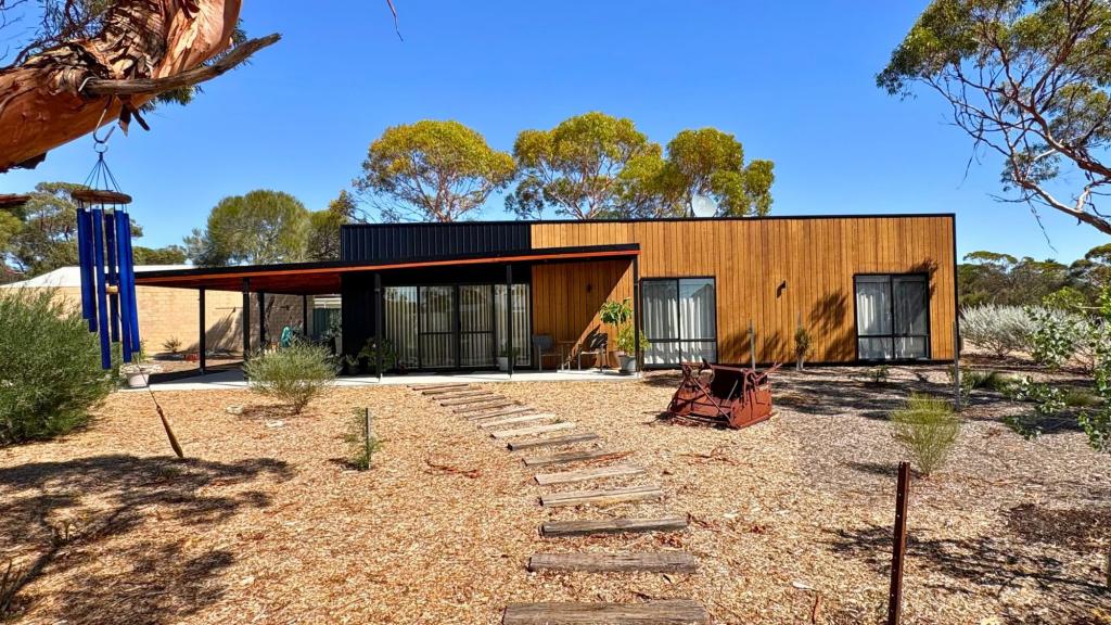 25 Rolinson Dr, Kalannie, WA 6468