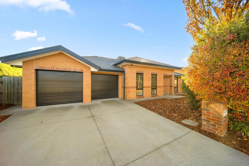 27 Donoghoe Cres, Queanbeyan East, NSW 2620