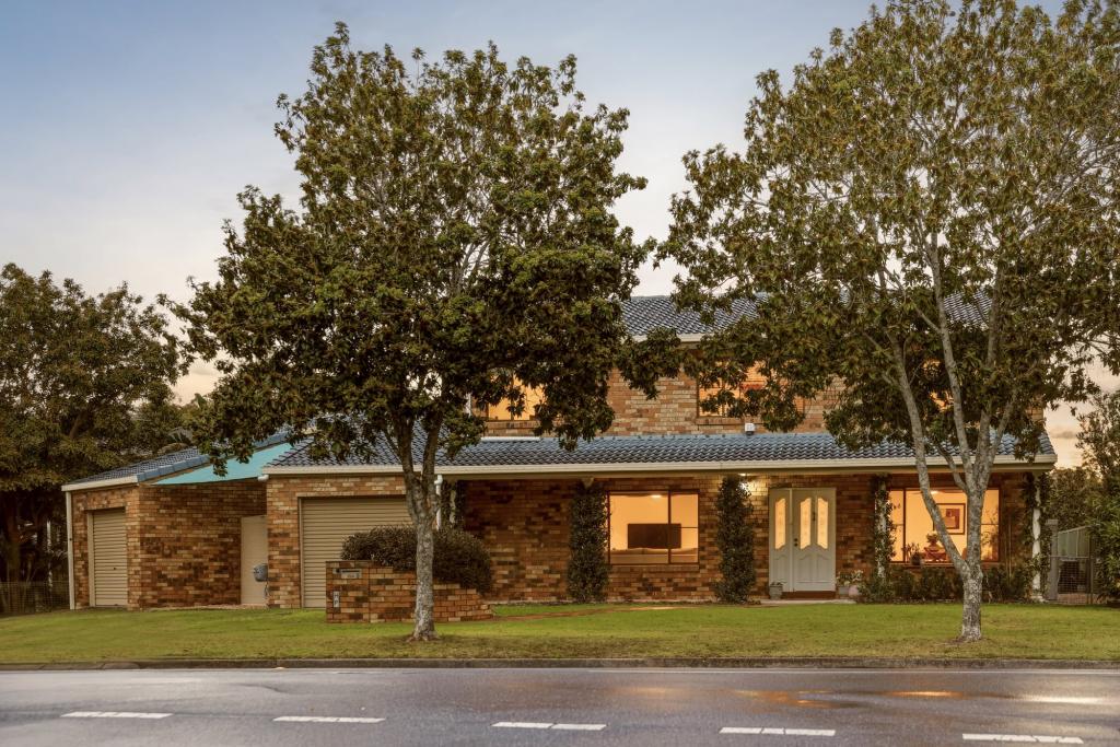 1 Tofanella St, Fig Tree Pocket, QLD 4069