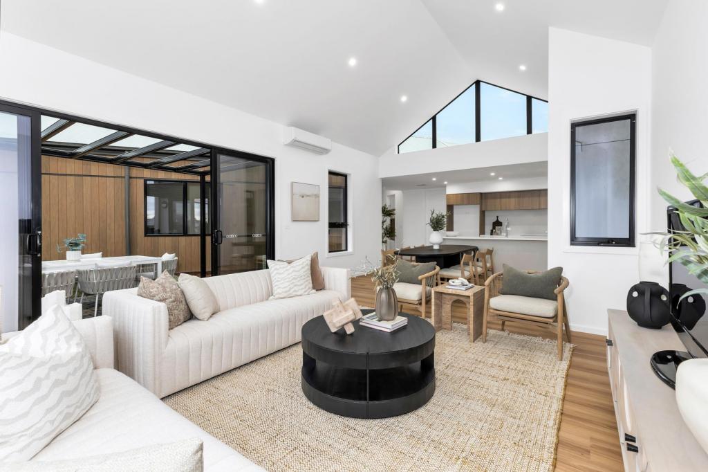 11 Wyn Gilmour Ct, Strathnairn, ACT 2615