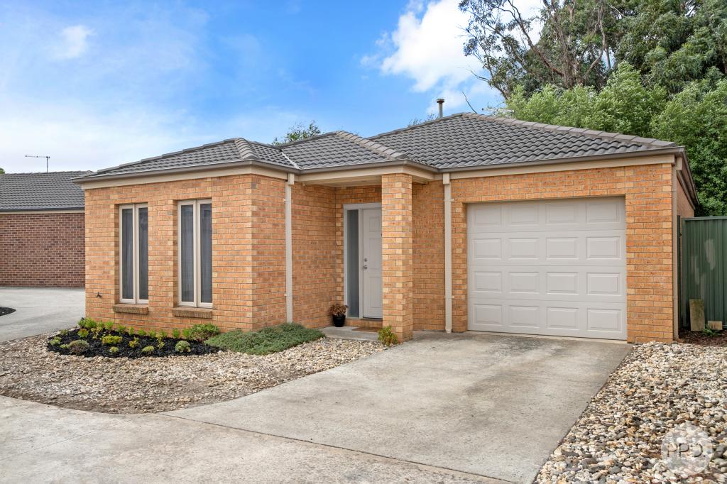 8 MALCOLM CT, BROWN HILL, VIC 3350