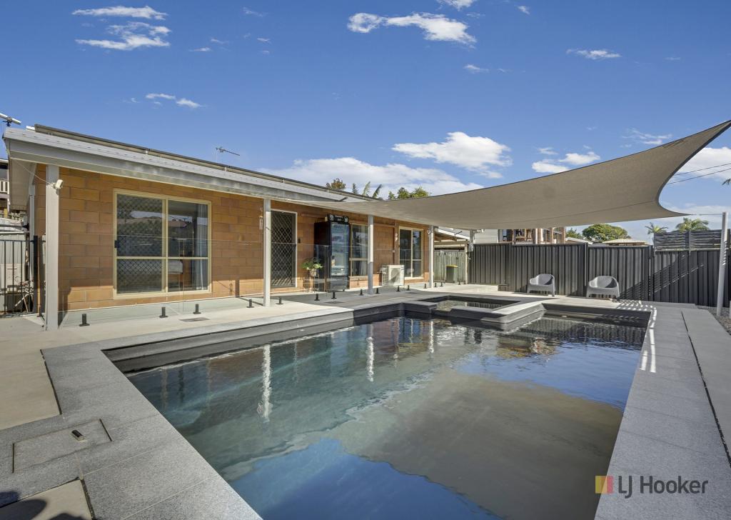 11 TYSON CRES, TANNUM SANDS, QLD 4680