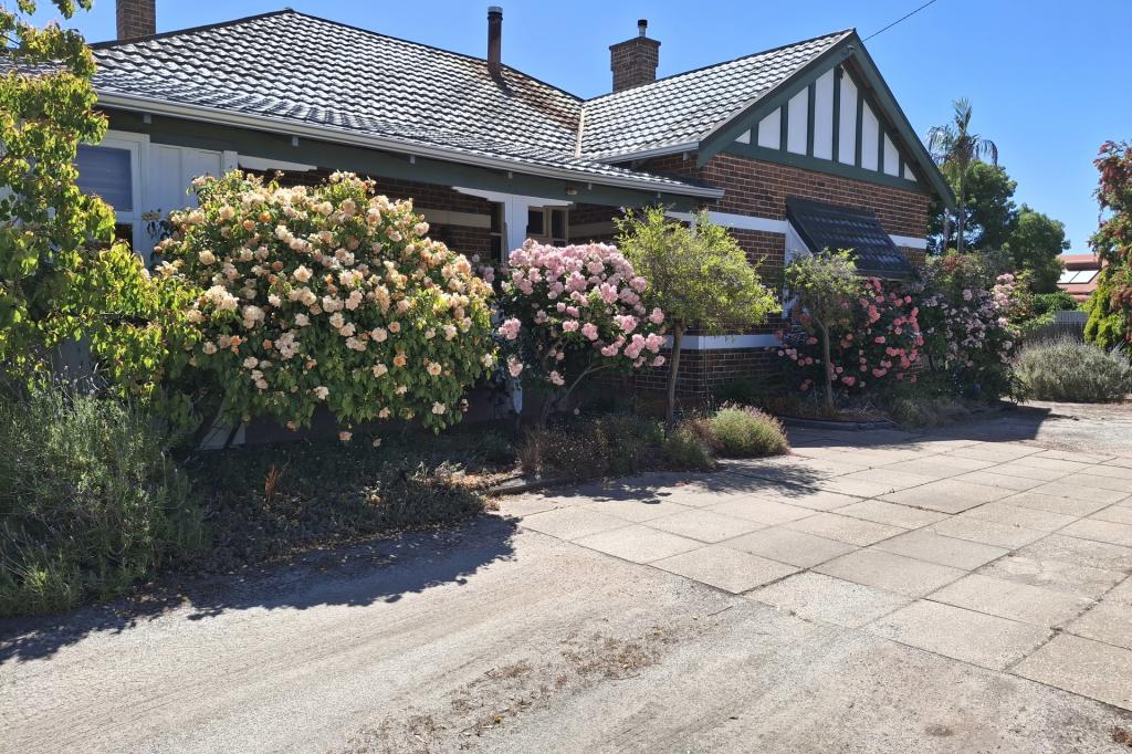 11 PIESSE ST, KATANNING, WA 6317