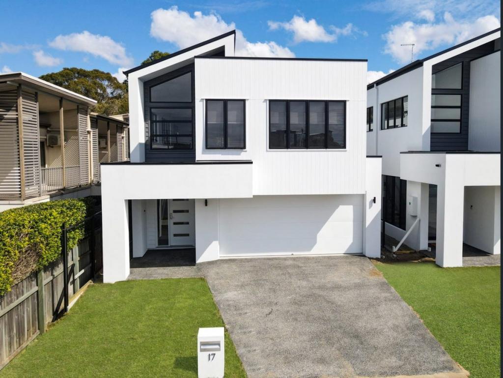17 VALERIE ST, CLONTARF, QLD 4019