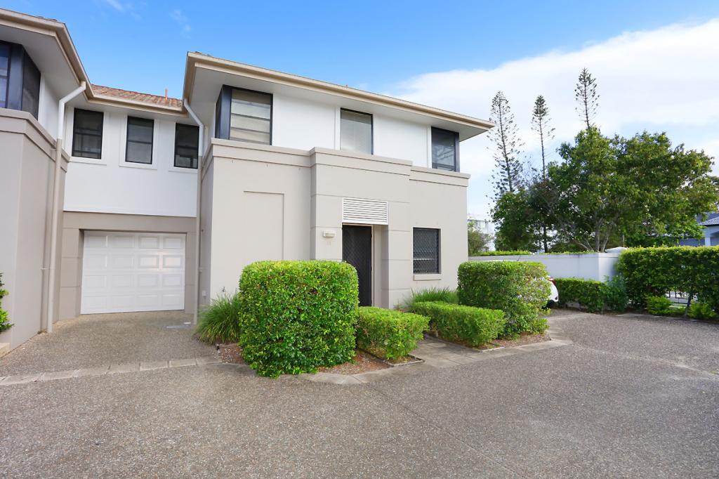 11/1 PINE VALLEY DR, ROBINA, QLD 4226