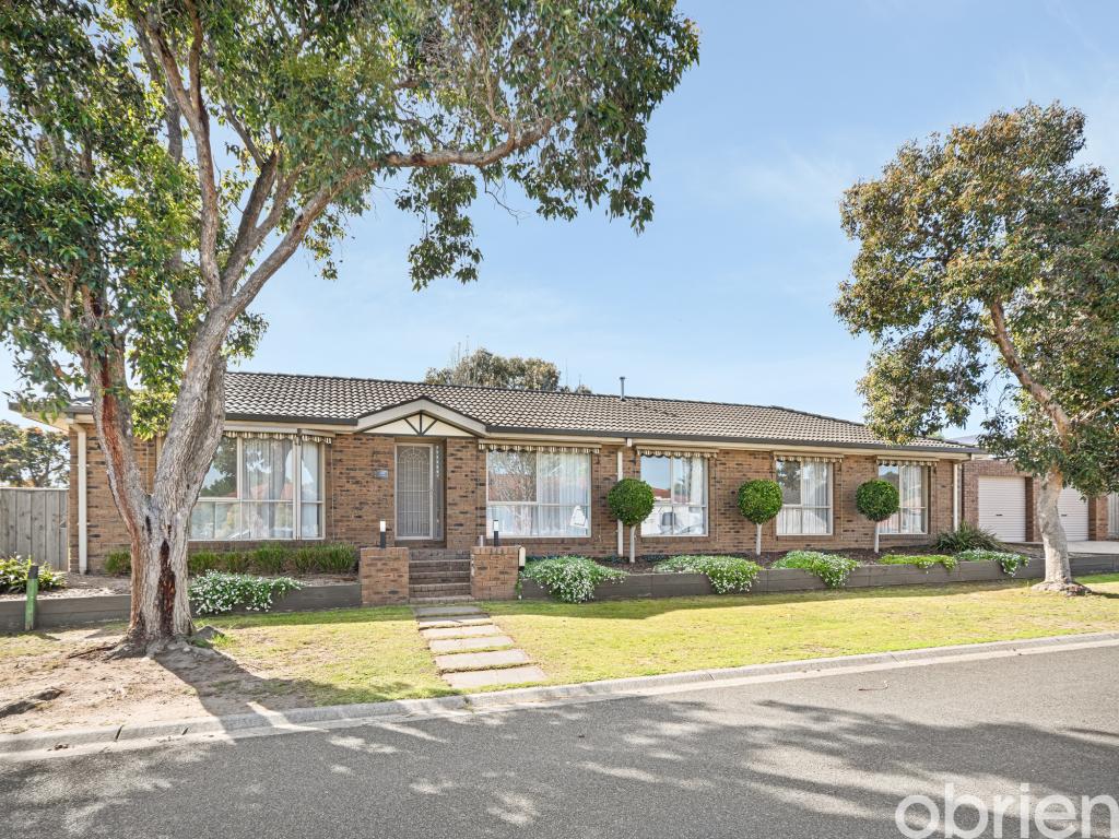 143 Lawless Dr, Cranbourne North, VIC 3977