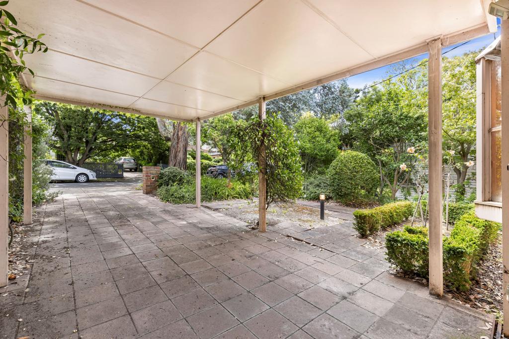 2a Rubens Gr, Canterbury, VIC 3126