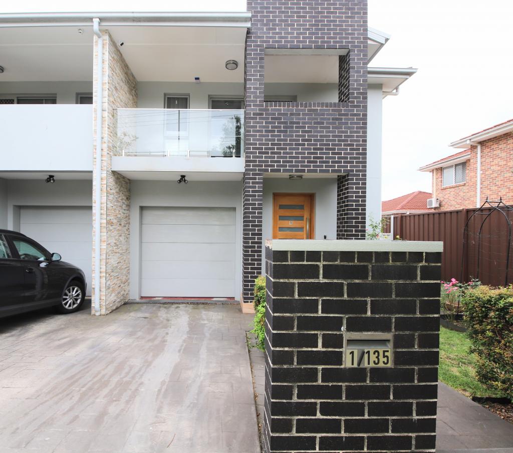 1/135 Mimosa Rd, Greenacre, NSW 2190