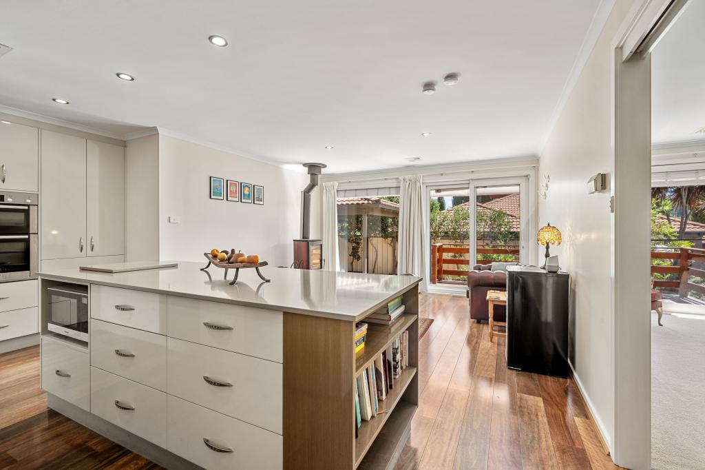 8 Hansen Cct, Isaacs, ACT 2607