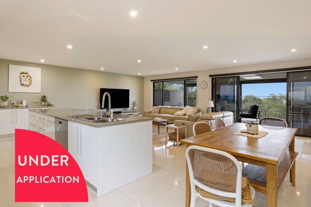 4 Crest Dr, Rosebud, VIC 3939