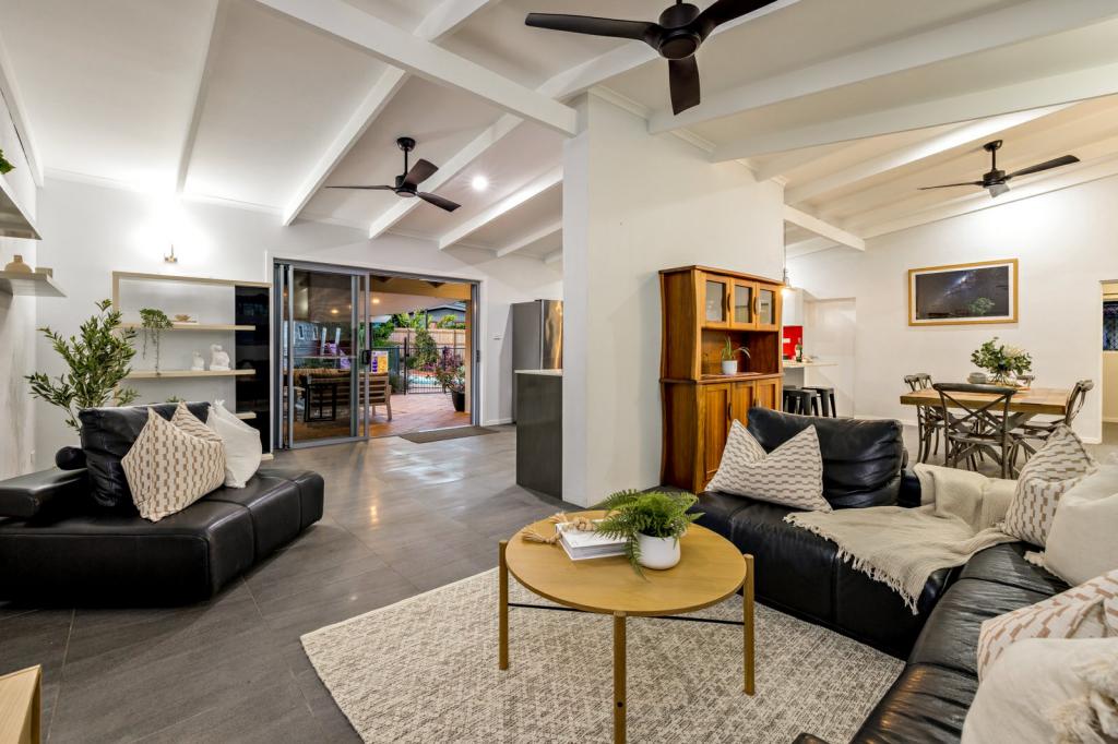 24 Hillview Cres, Whitfield, QLD 4870