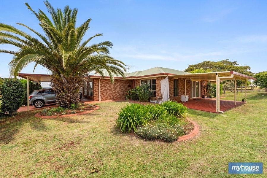 19 Macrossan St, Cranley, QLD 4350