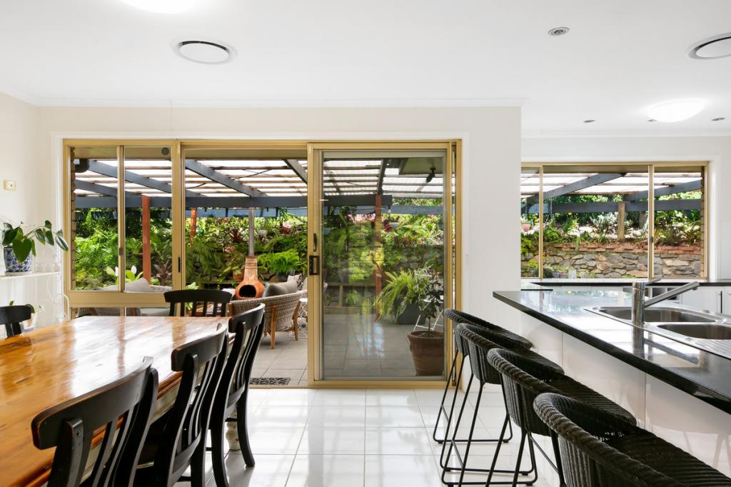 26 Cornwall Dr, Elanora, QLD 4221