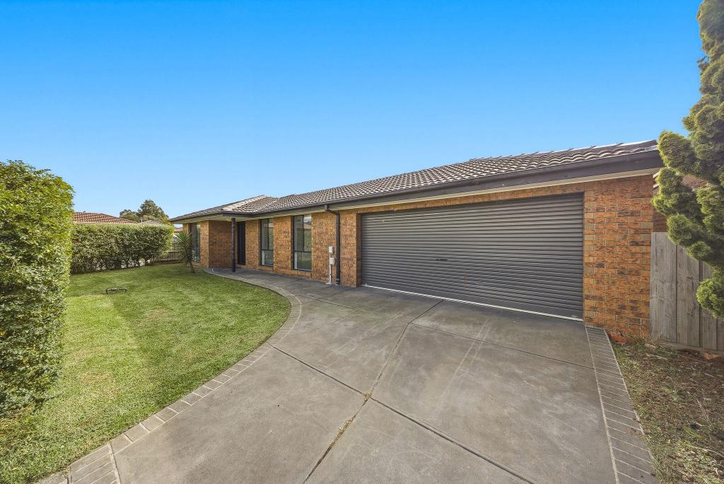 8 Kells Cl, Cranbourne East, VIC 3977