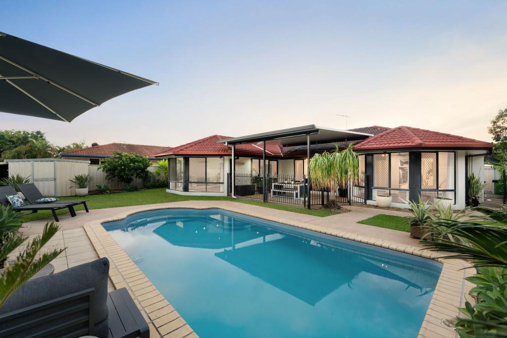 12 NIGHTINGALE PL, HERITAGE PARK, QLD 4118