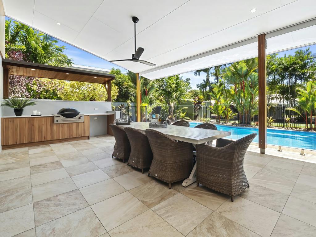 2 Ribbon Cl, Clifton Beach, QLD 4879