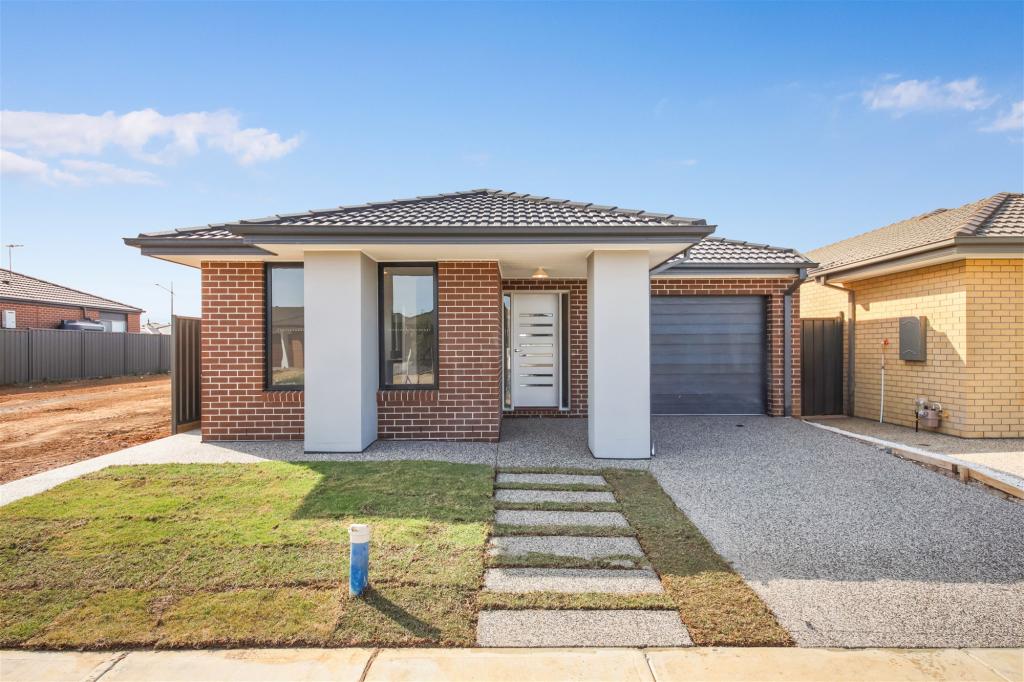 11 Songlark St, Melton South, VIC 3338