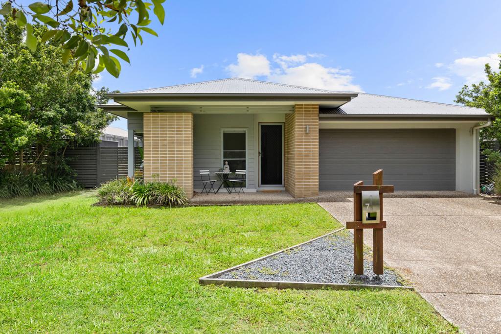 7 Bridgewater Cres, Redland Bay, QLD 4165