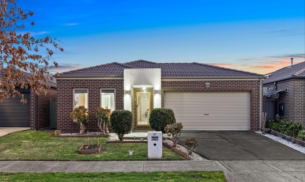 45 Challenger Cct, Cranbourne East, VIC 3977