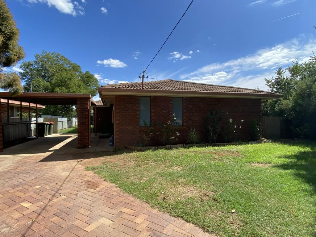 129 Moss Ave, Narromine, NSW 2821