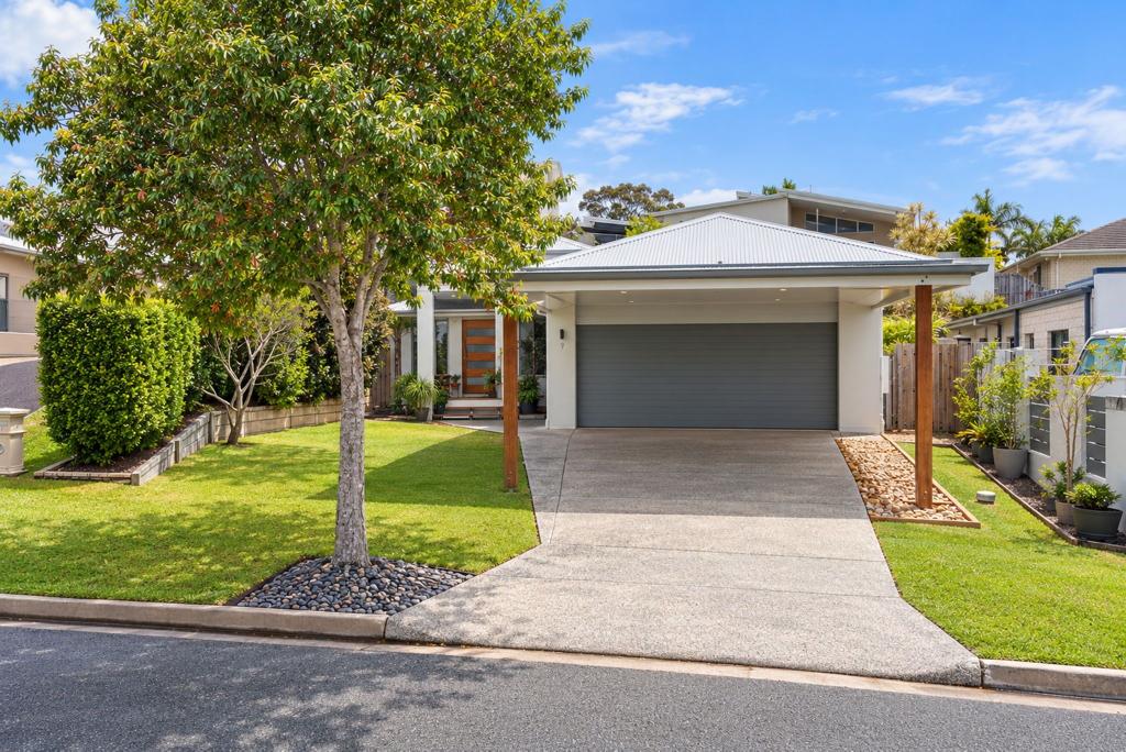 9 SUNBIRD CT, ELANORA, QLD 4221