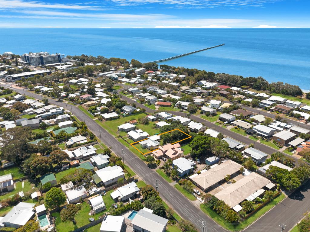 64 King St, Urangan, QLD 4655