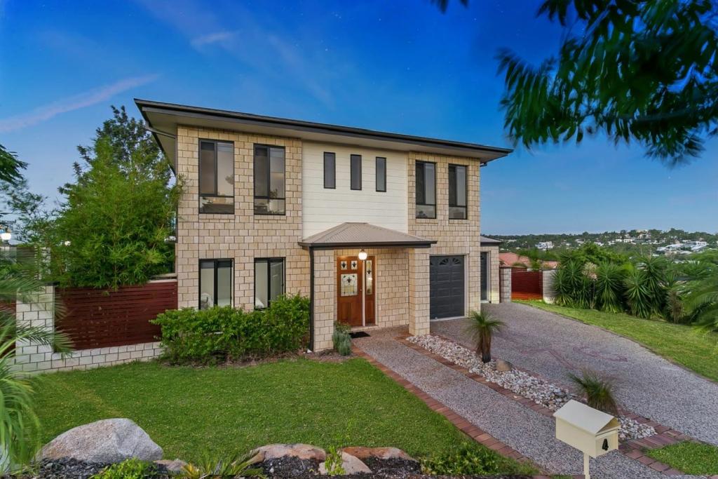 4 Malia St, Sinnamon Park, QLD 4073